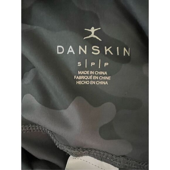 Danskin Women's Grey Camo Print High Rise Capri Legging Size S/P NWT - Picture 4 of 6